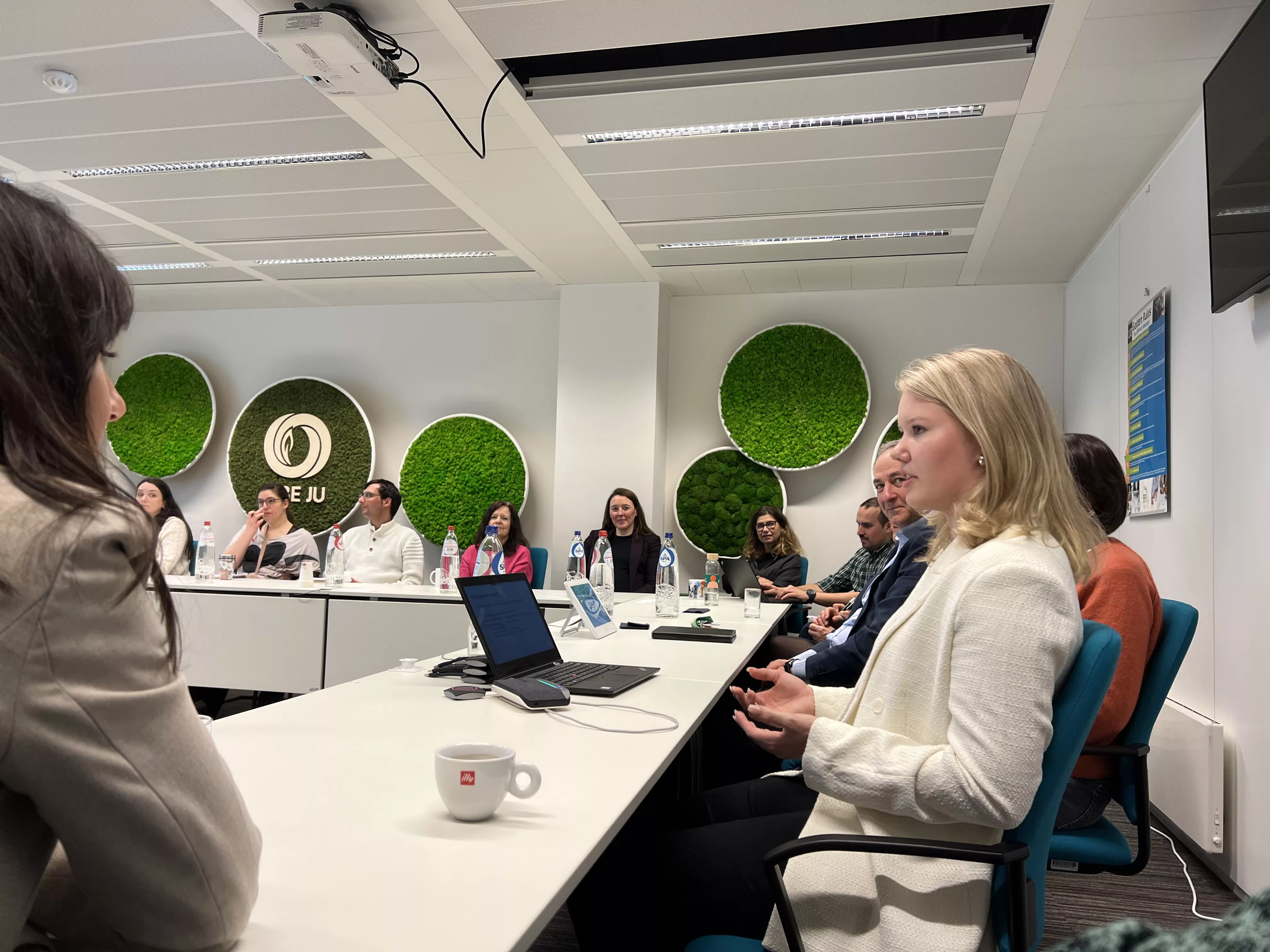 Elisa meeting the CBE JU team