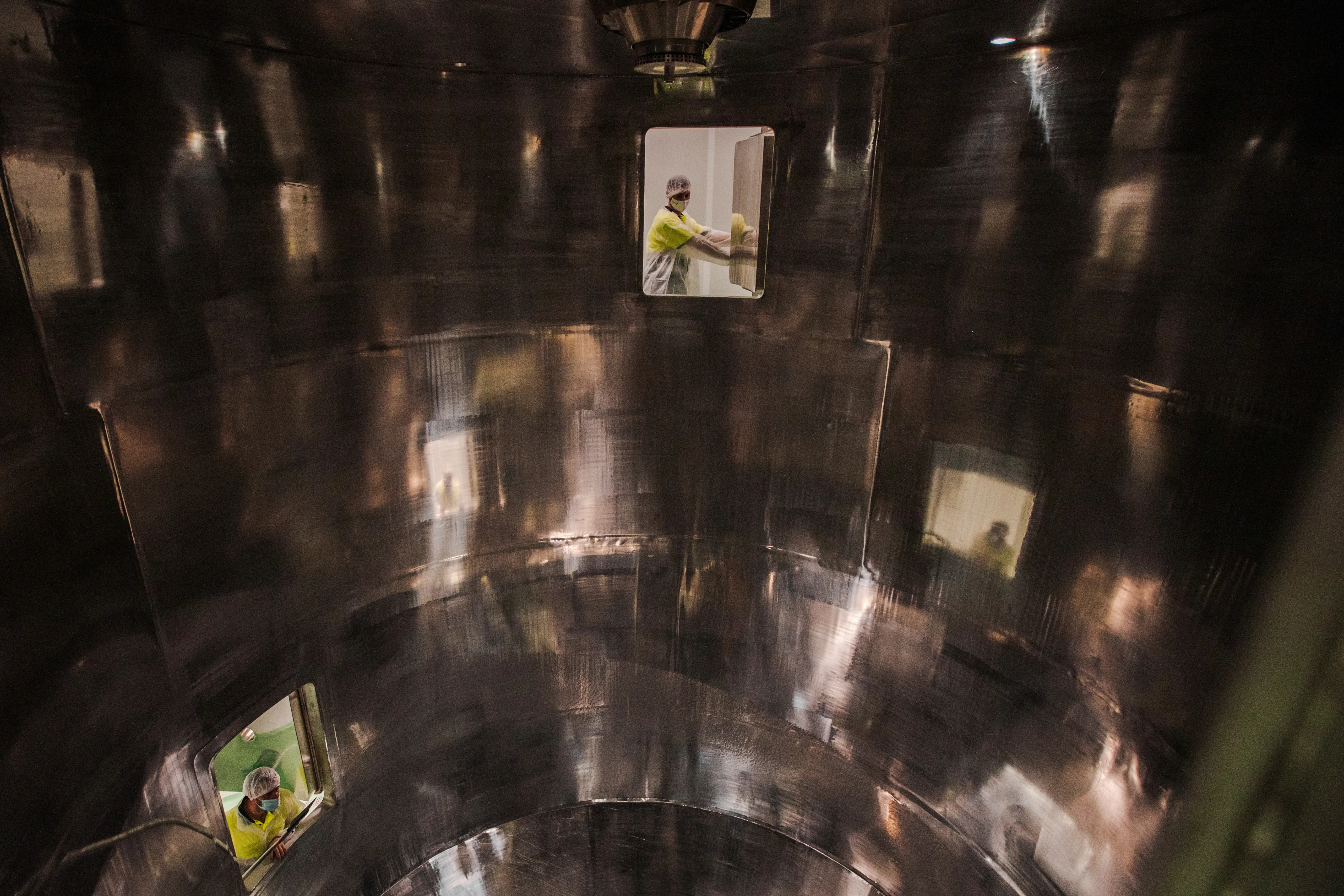 Workers operating a bio-based process in a CBE JU-funded project