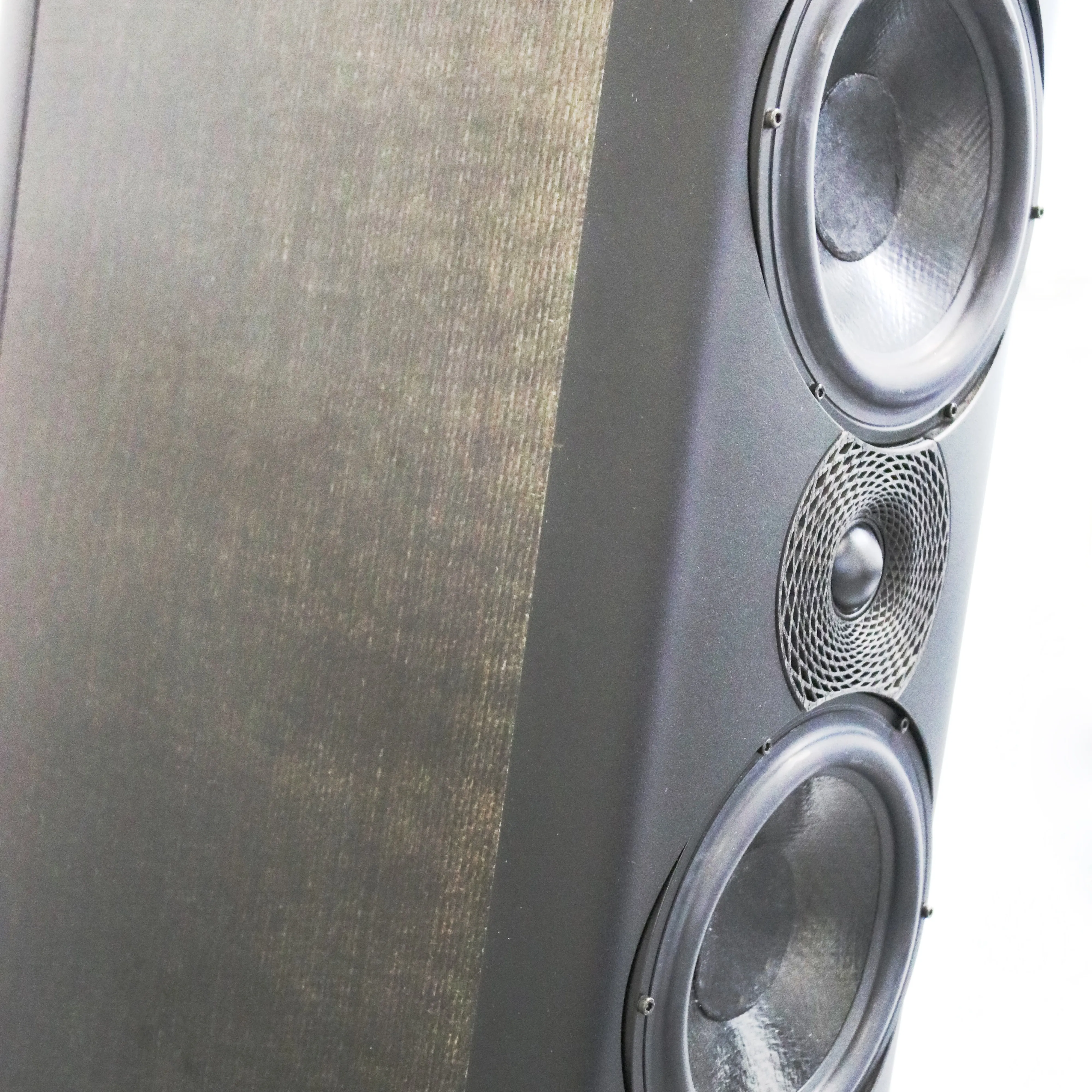 This photo showcases a loudspeaker that was developed by the CBE JU-funded SSUCHY project