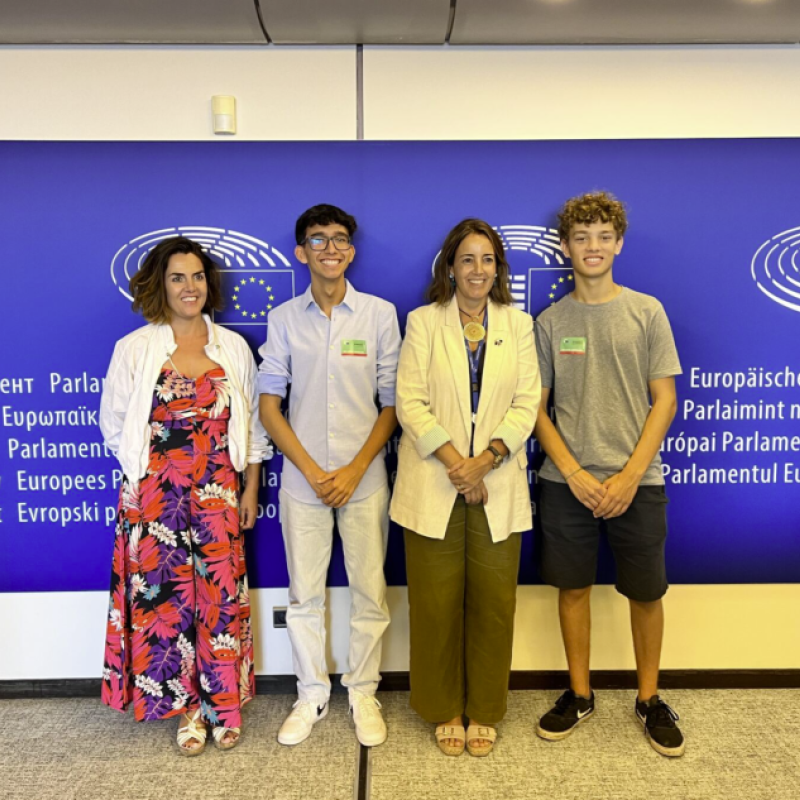 EUCYS 2022 winners met with the MEP Isabel Carvalhais in the European Parliament.